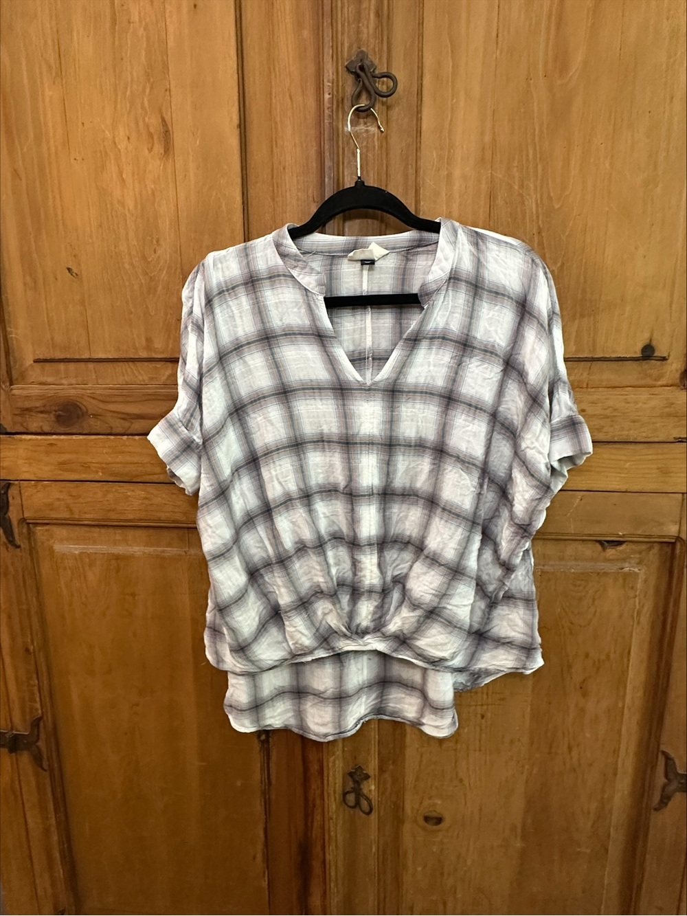 Universal Thread Plaid V-Neck Tie-Front Tunic in White & Gray